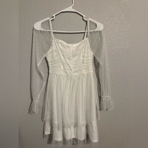 Altar'd State White Lace Dress Detail Top. Size XS. Perfect look 🧡